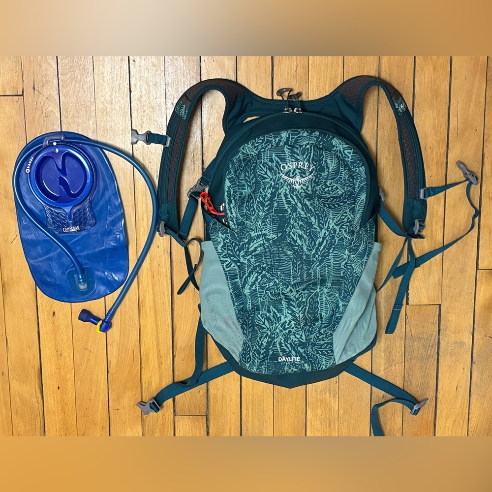 Osprey Daylite Backpack/with camelback water bladder.